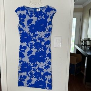 Julia Jordan fitted blue floral shift dress with cap sleeves, 2
